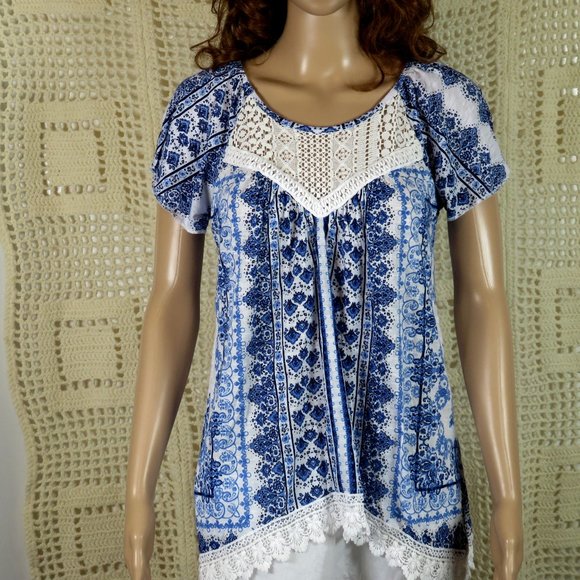 Absolutely Famous Top Size Small Blue and White Lace Yoke and Hem Trim Boho - Picture 1 of 6